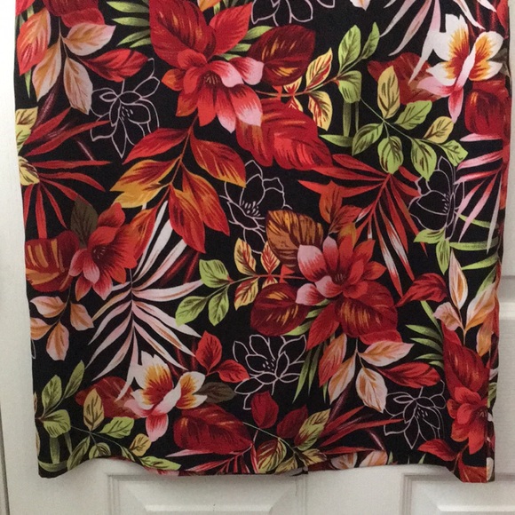 FINAL MARKDOWN Ladies’ Sag Harbor Floral Dress (12) - Picture 3 of 11